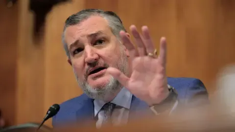 Lawmaker Ted Cruz Likens American Media Regulator to ‘Mobster’ on Kimmel’s Program